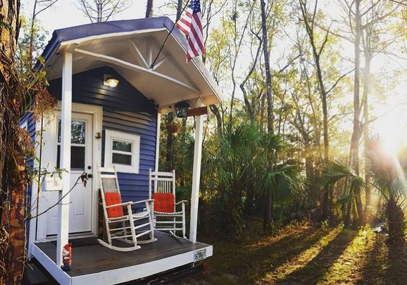 College student rejects dorm living and builds himself a unique 27-ft-long tiny home