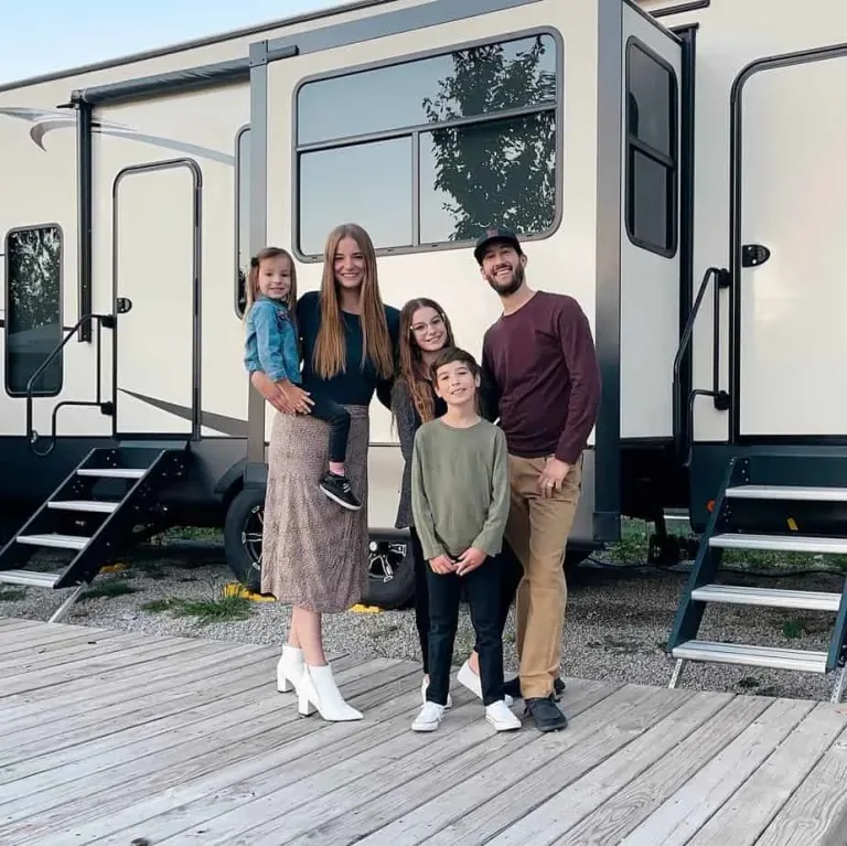 Family Ditches House for Full-Time Motorhome Living with Three Kids