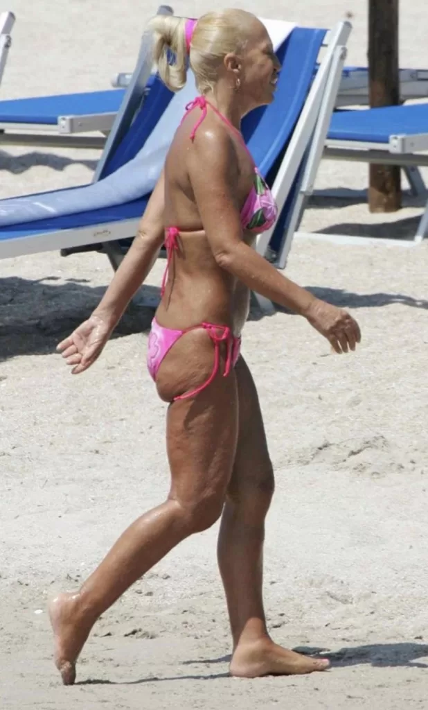 “Photos That Simply Terrify”: The Vacation Pics Of 67-year-old Versace Are Not Impressive At All!