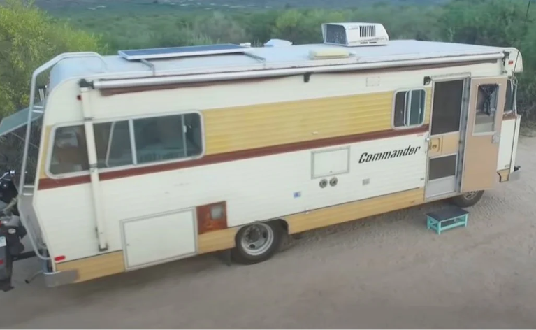 Woman buys vintage RV for $1900 and turns it into cozy dream home on wheels