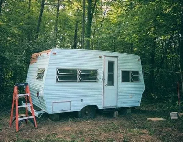 A Teenager Bought A Camper From 1974 And Renovated It: The Result Of The Transformation Will Greatly Surprise You!