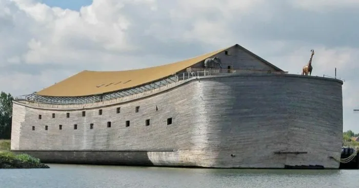 «The replica of Noah’s ark!» One contractor builds an immense ark and attracts tourists worldwide