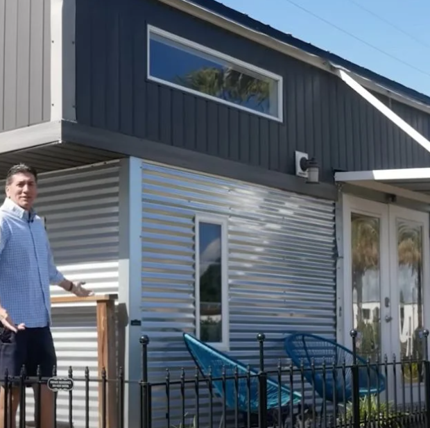 Man who sells “luxury real estate” for a living shows off cozy tiny home he chose for himself
