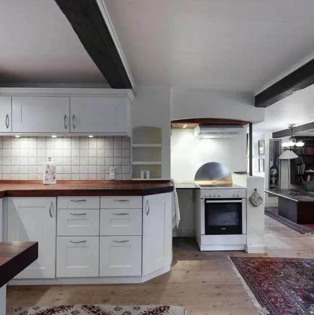 Everyone laughed at the owner of this 300-year-old house until they stepped in and it turned out to be amazing