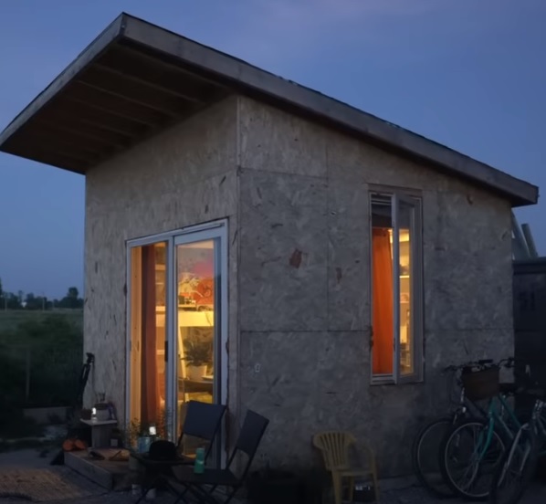 Recently divorced woman moves into 10’x11′ shed and coverts it into lovely tiny home