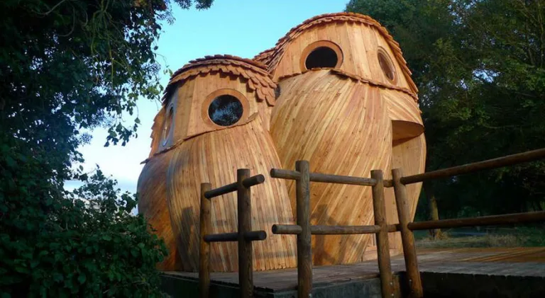 You Can Sleep In These Owl Cabins In France For Free, And Their Interior Is As Good As Exterior