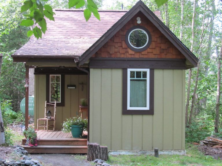 Kristen’s Debt-Free Tiny House on a Foundation in Alaska