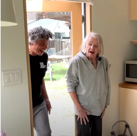 Daughter converts old garage into ‘cozy’ and cute tiny home for elderly mom