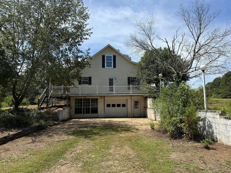 7 Acres – 7-Bedroom Home – Barn