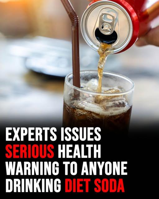 Experts issues serious health warning to anyone drinking diet soda