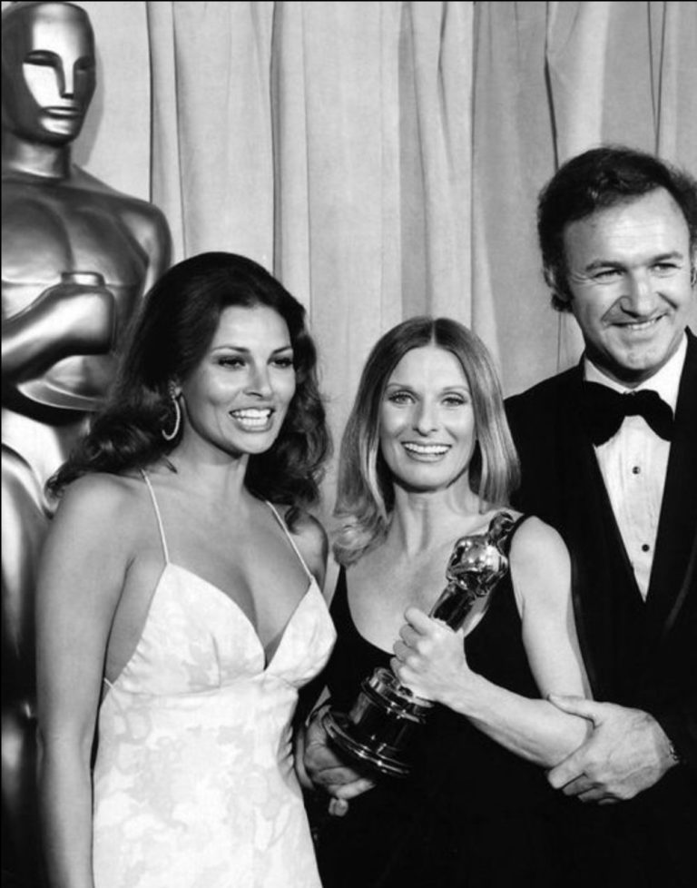 The 1972 Oscars photo you’re seeing is real and untouched — examine it carefully.
