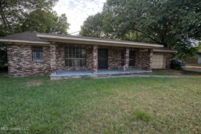 Fixer‑Upper 4‑Bed, 2‑Bath Ranch Home for Sale at 3815 Douglas Ave, Jackson